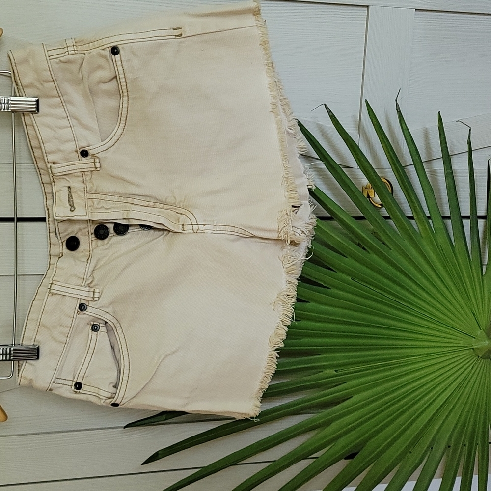 Free People Cream/Tan Distressed Hem Cutoff Jeanshorts, 29 EUC